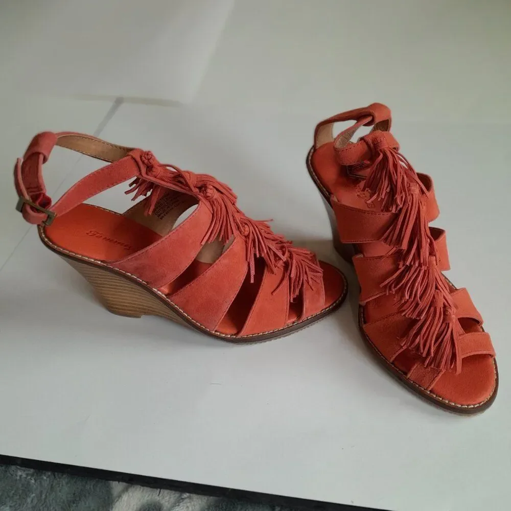 Tommy Bahama Palrinna Wedge Sandals Size 7 Tan Open Toe Tasseled Ankle Heel